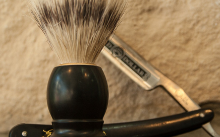 17-98-Men-What-Did-We-Do-Before-the-Invention-of-the-Humble-Razor